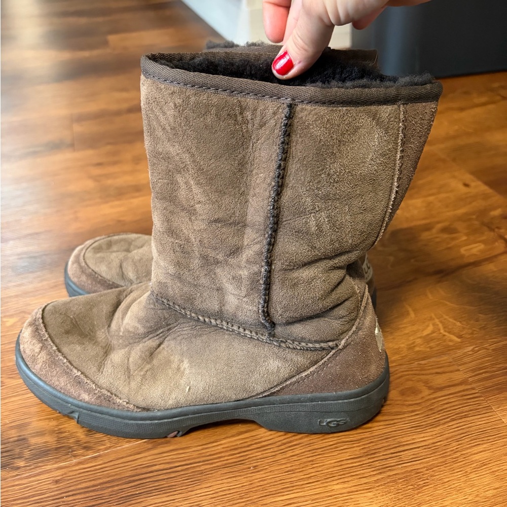 UGG AUSTRALIA Ultimate Short Genuine Shearling Lined Boot Winter Boots Womens 9